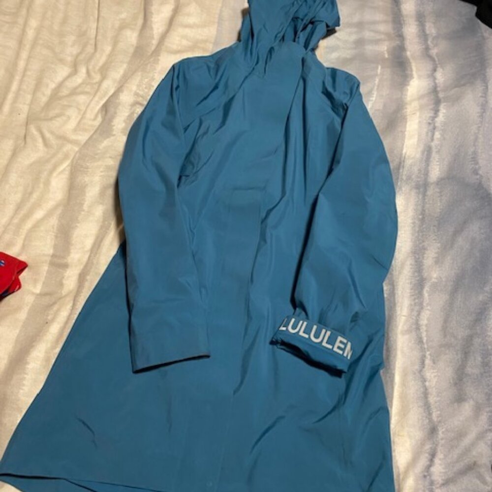 Lululemon Rain Rebel Jacket size 6 Capture blue